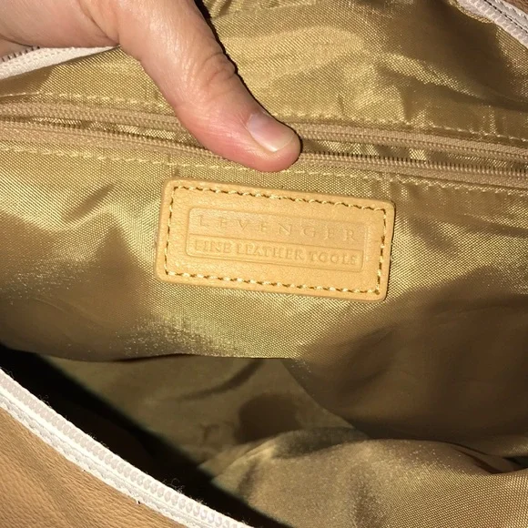 Levenger Tan and White Travel Bag - Picture 4 of 6